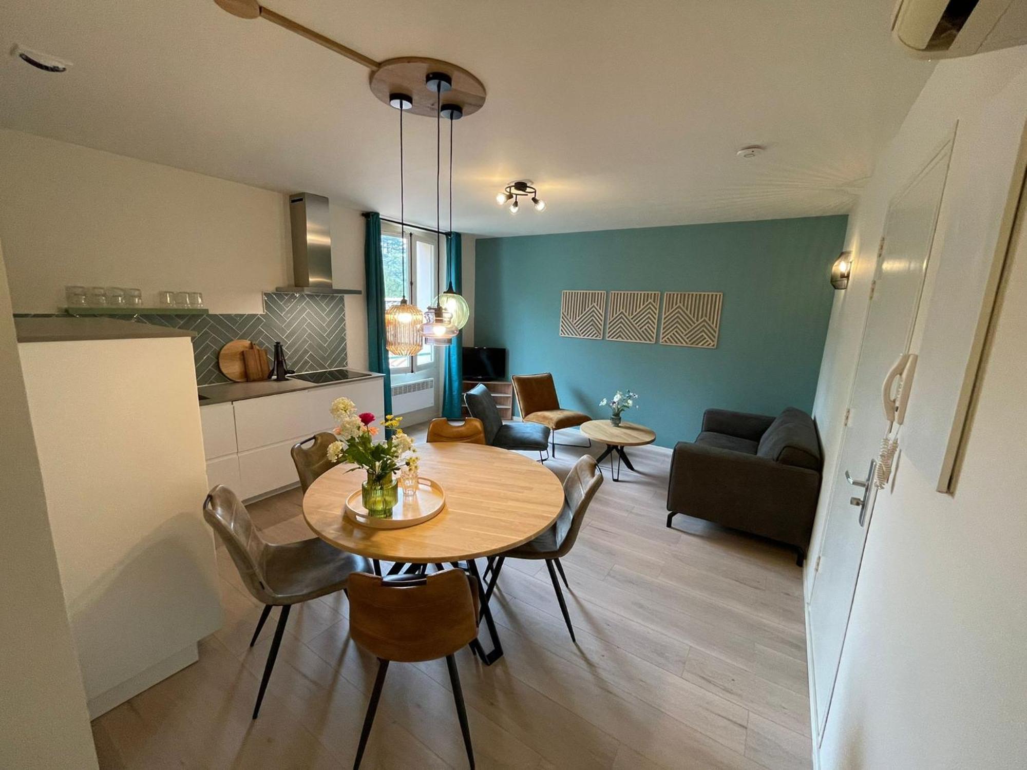 Aulan, Luxe Et Repos Au Chateau Des Gipieres * Montbrun-les-Bains